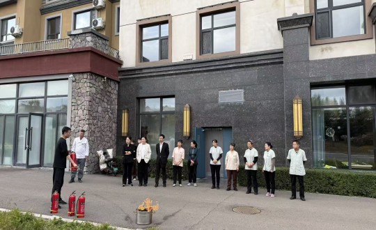 1.长白山j9国际集团酒店组织发展消防安全培训_副本.jpg
